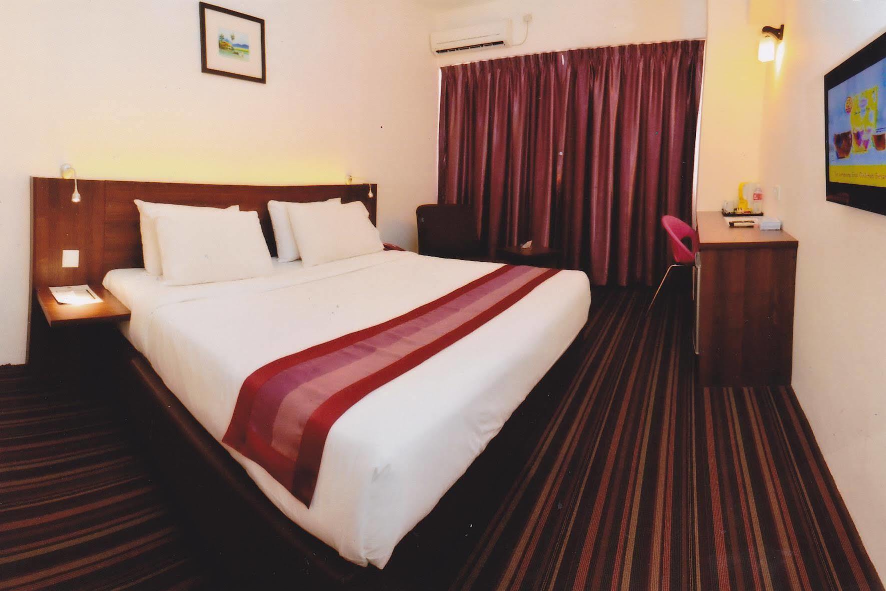 Hotel Yt Midtown Kuala Terengganu Ngoại thất bức ảnh